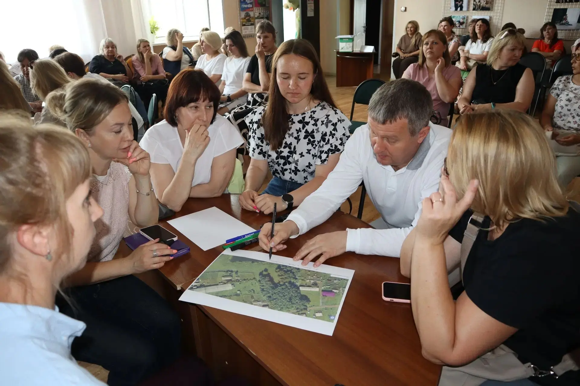 🌳 В городском краеведческом музее прошел урбан-форум по благоустройству сквера «Березовая роща» в С