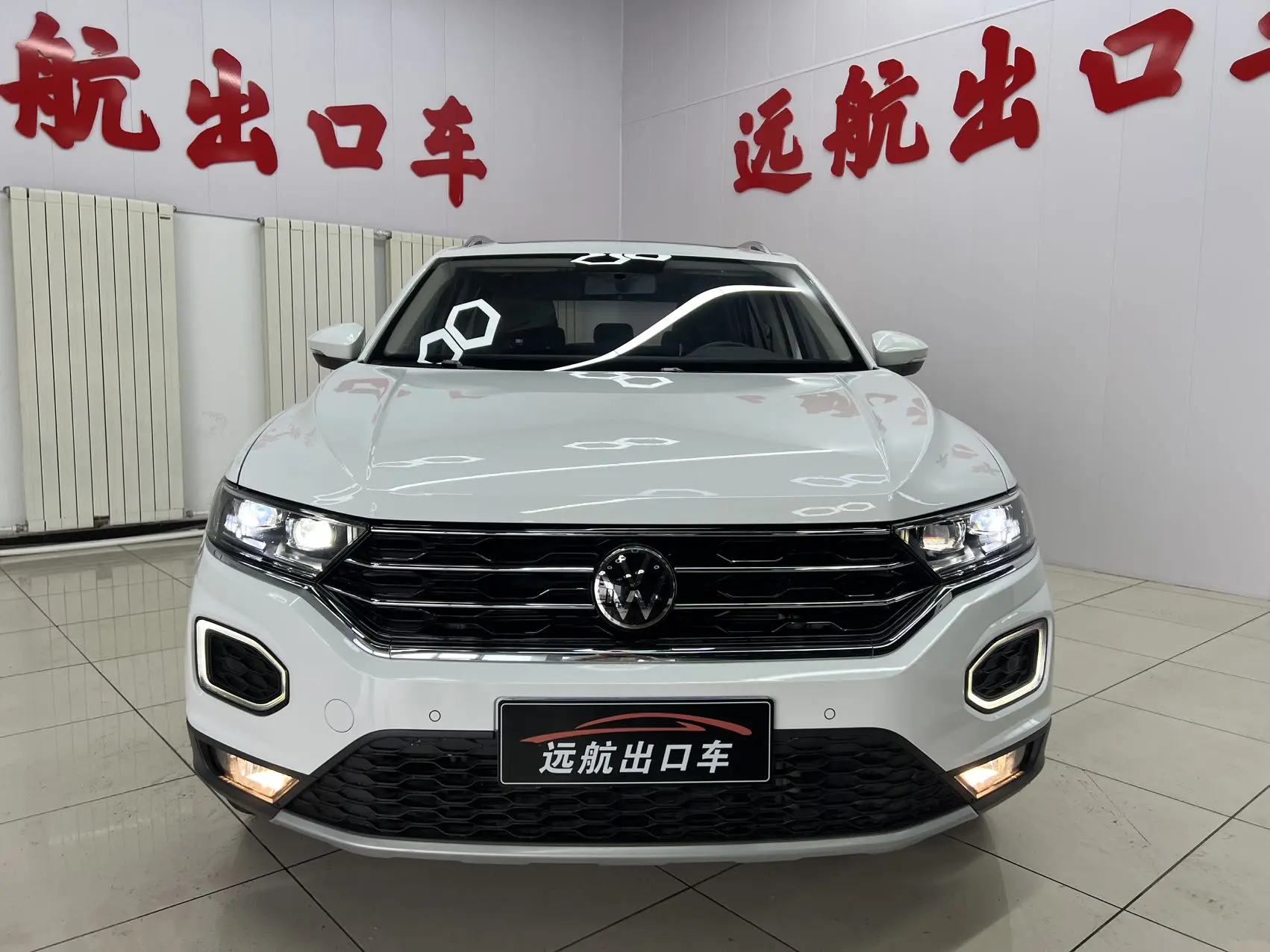 Volkswagen T-ROC 280TSI DSG 2WD Comfort Plus 

2022.03
1.4L -2WD (134-ls)
47.000km

    1.724.000  ₽