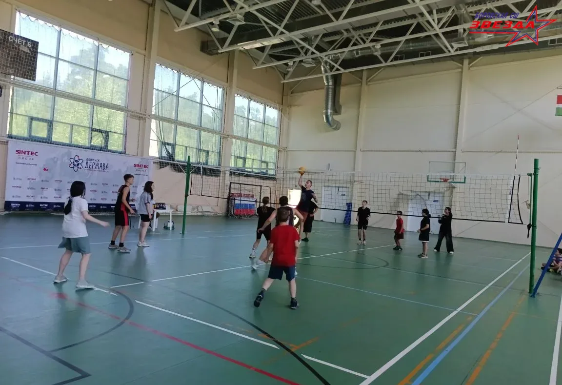 🏐10 июня 2026 года сотрудники СШ "Звезда" организовали и провели соревнования по пионерболу в рамка