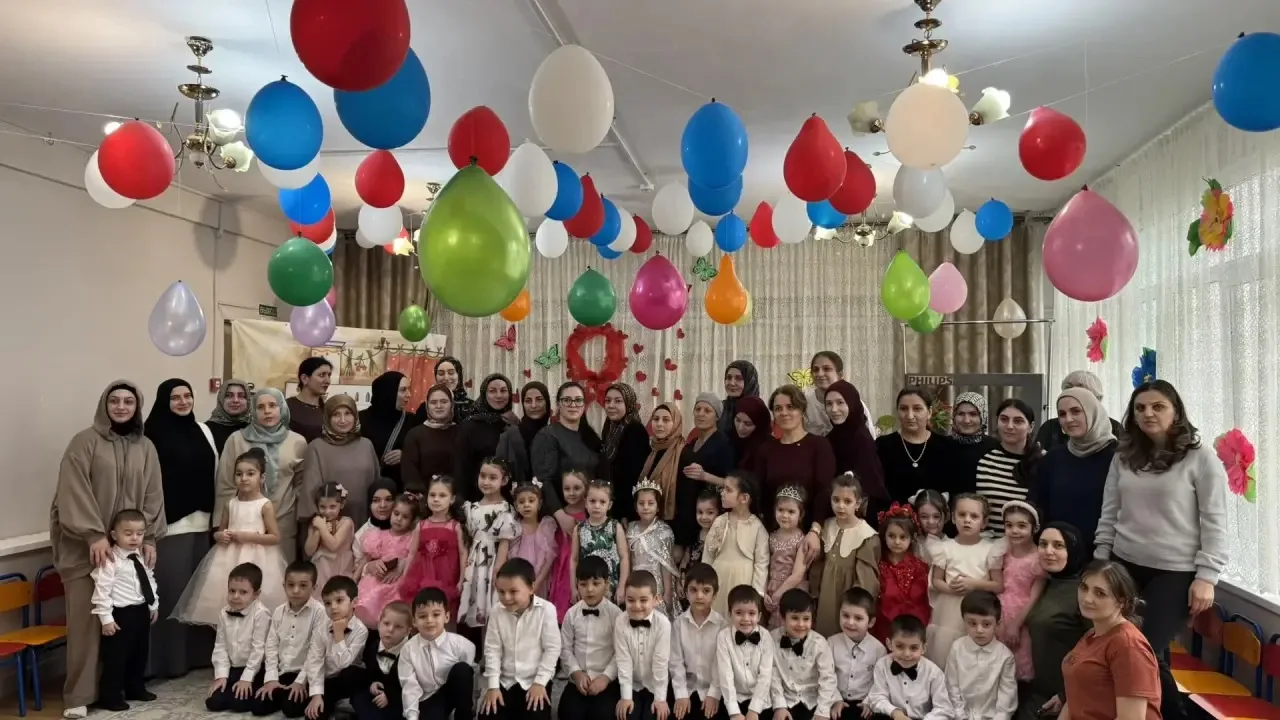 В средней-3 группе прошел самый нежный праздник — 8 Марта! Наши маленькие артисты с большим волнение