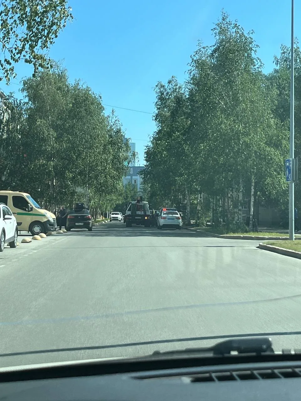 Срочно! Проезд советов
Может увидят успеют убрать авто, ГАИ + эвакуаторы сейчас будут эвакуировать
