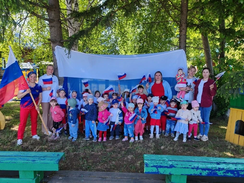 🇷🇺"День России" 🇷🇺

💫11 июня в нашем детском саду прошло празднование Деня России, и этот день 