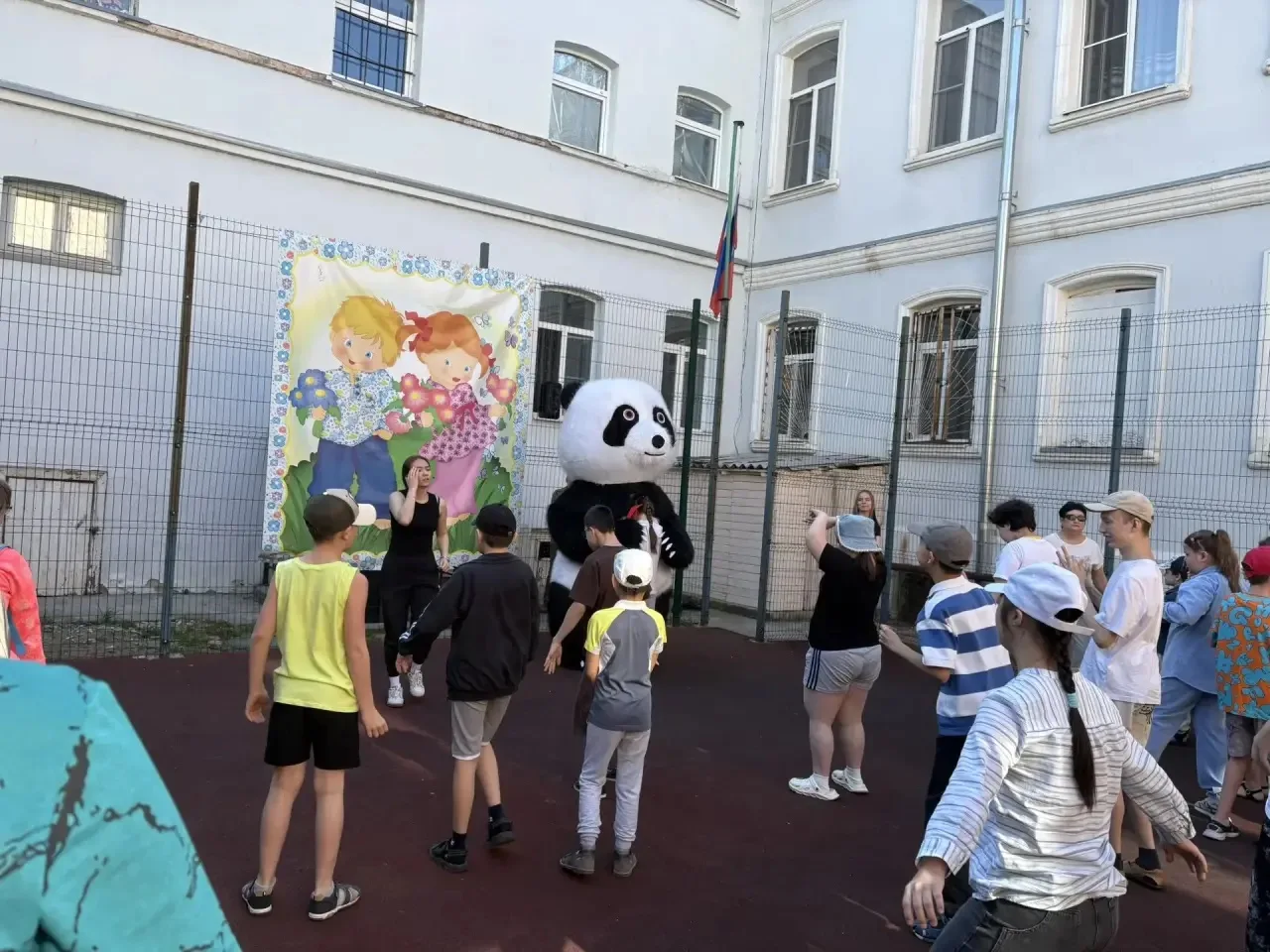 🎉 Ещё один весёлый день в нашем пришкольном лагере — в копилку незабываемых летних моментов!

Игры,
