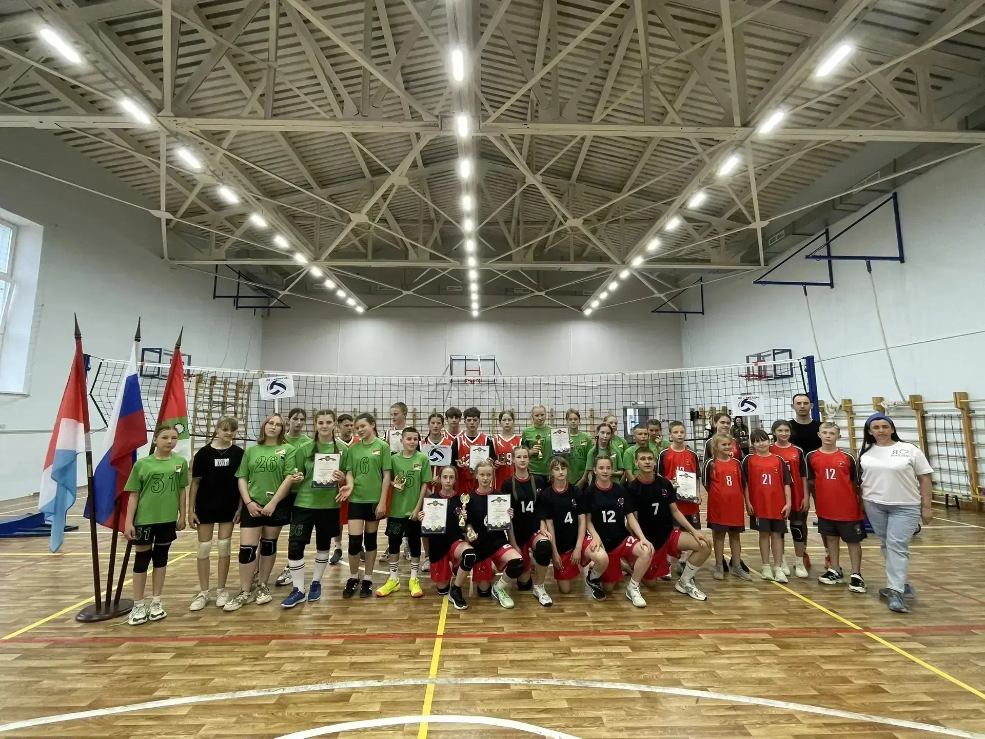 🏐Открытый муниципальный турнир, завершающий волейбольный сезон, 🥳прошел в школе с. Рощино!
Наша ко