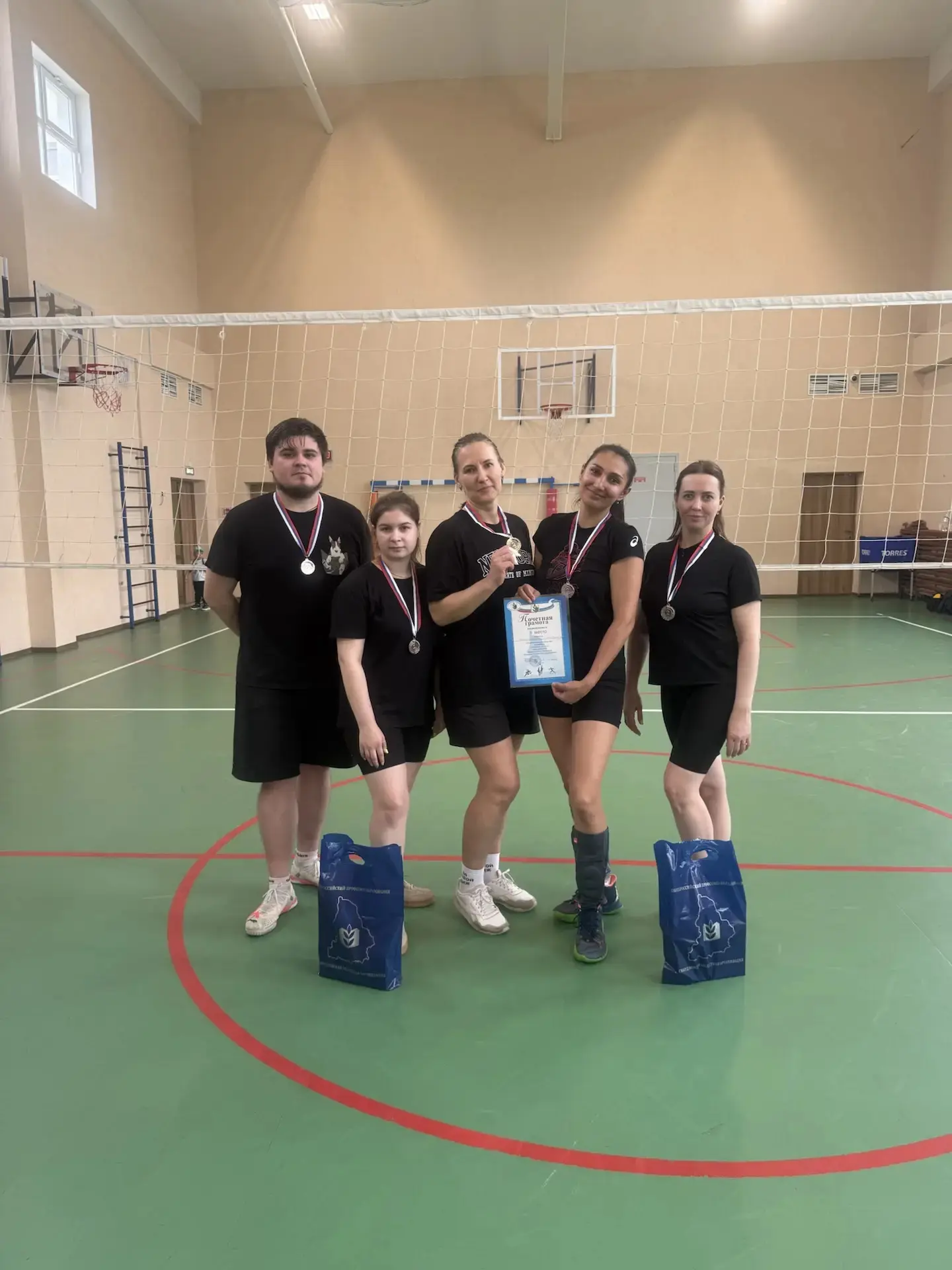 «Дружеская встреча» по волейболу: наши педагоги — среди лучших!

В городе Верхняя Пышма 16 мая, на б