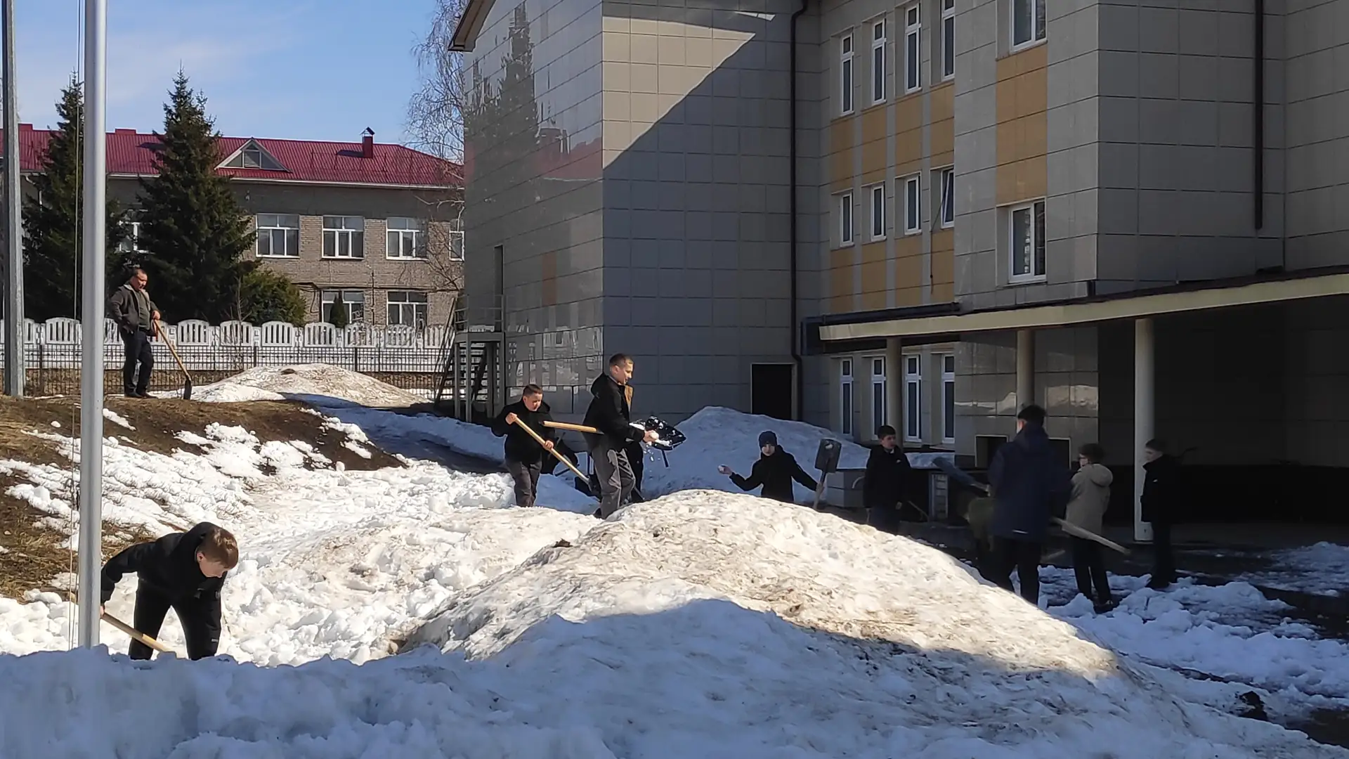 Учащиеся школы активно участвуют в санитарно-экологическом двухмесячнике🍃

Санитарно-экологический 