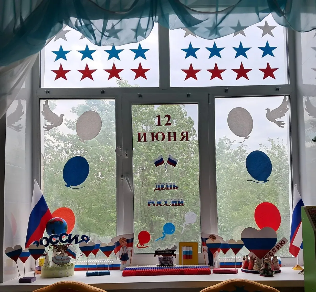 🇷🇺 Акция «Символ России»🇷🇺

Всю неделю мы с ребятами из группы "Пчёлки" говорили о нашей Родине.