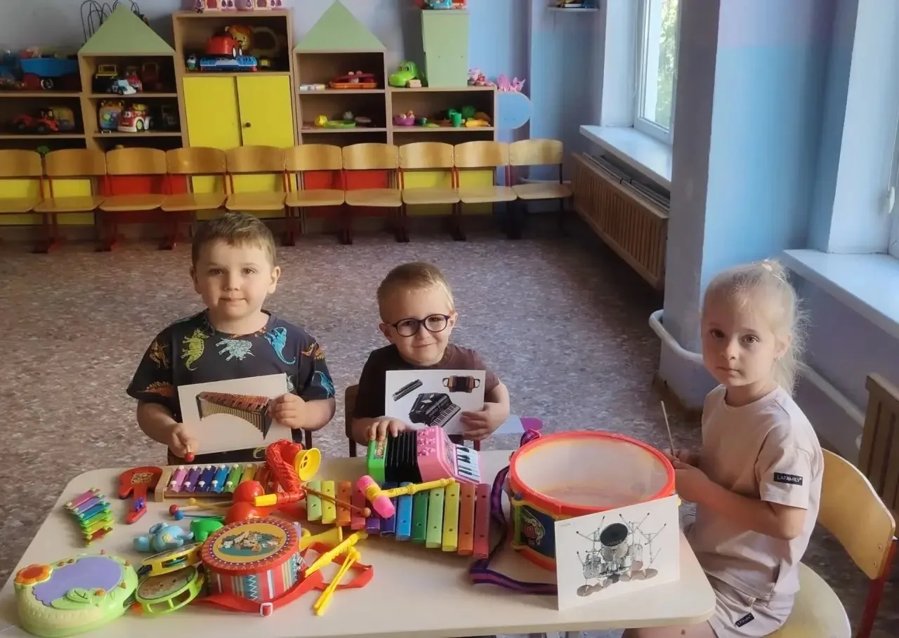 Сегодня у наших малышей было интересное занятие, посвященное знакомству с музыкальными инструментами