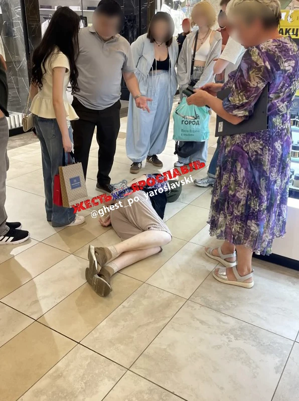 В Ауре стало плохо пожилой женщине, просто рухнула на месте.

Подробности уточняются.

Жесть Ярослав