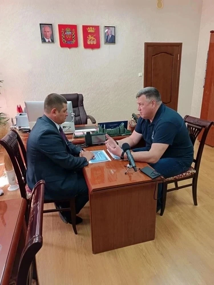 ✅ С рабочим визитом наш район посетил Валерий Владимирович Леонов заместитель министра строительства