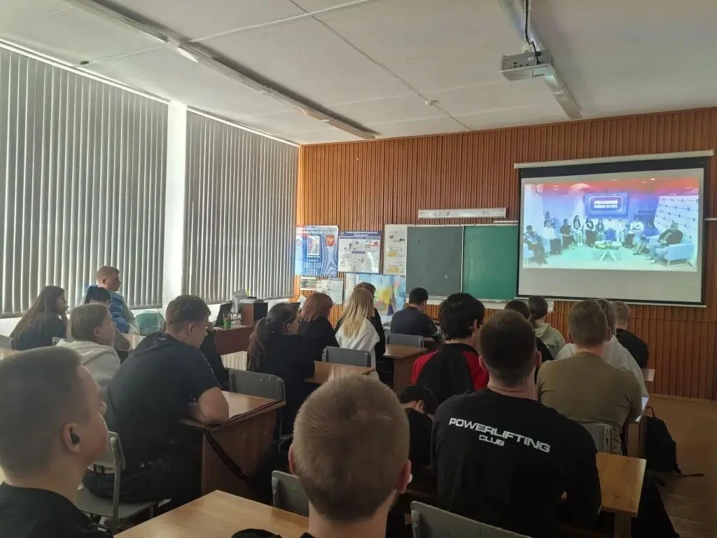 ☝️ОТКРЫТЫЙ УРОК☝️

Наши обучающиеся  приняли участие в открытом уроке «Равнение на героя», посвящённ