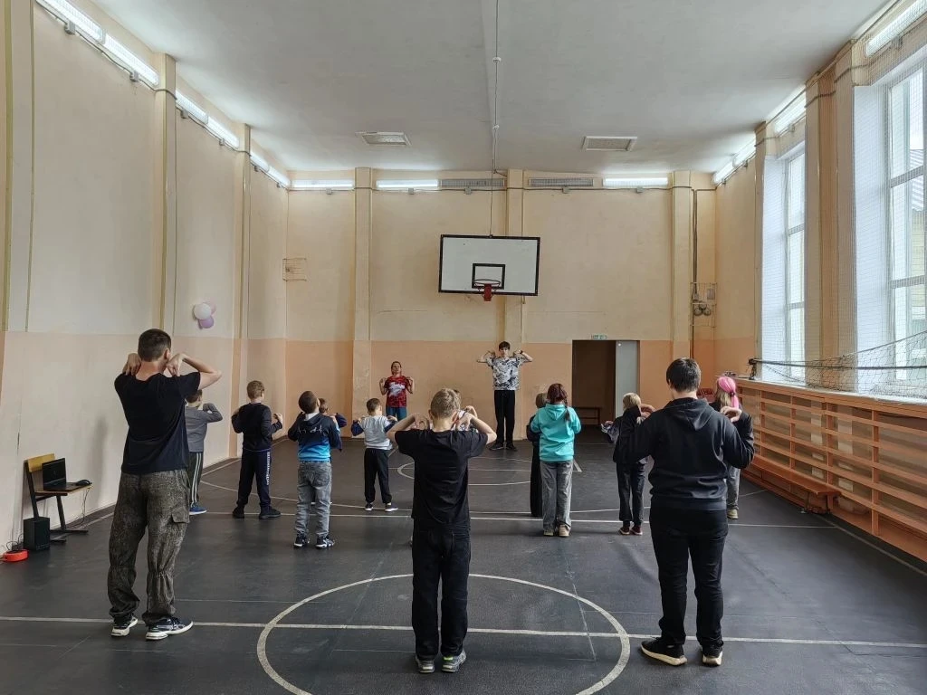 👋Шестой день лагеря.
День начался с утренней зарядки, которая подарила ребятам заряд бодрости на ве