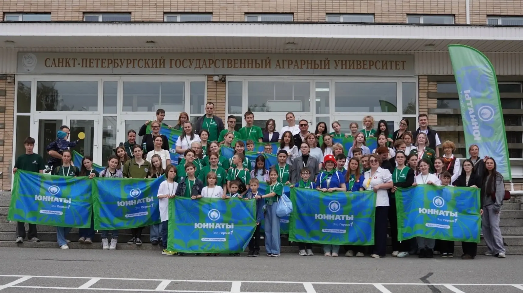 КТО КУДА, А МЫ НА СЛЕТ!

12 и 13 июня ученики нашей школы, участники Совета старшеклассников, активи