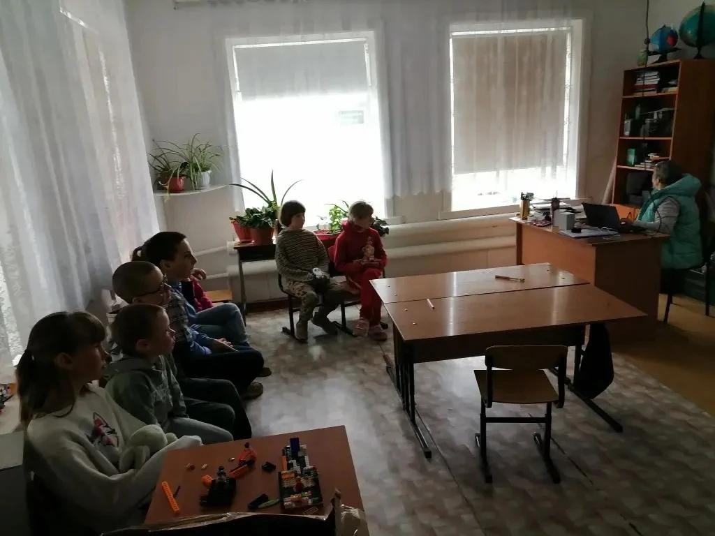 🧩♟️ Шестой день в лагере «Росинка»: битва умов — турнир по шашкам и шахматам! ♟️🧩

Сегодня в «Роси