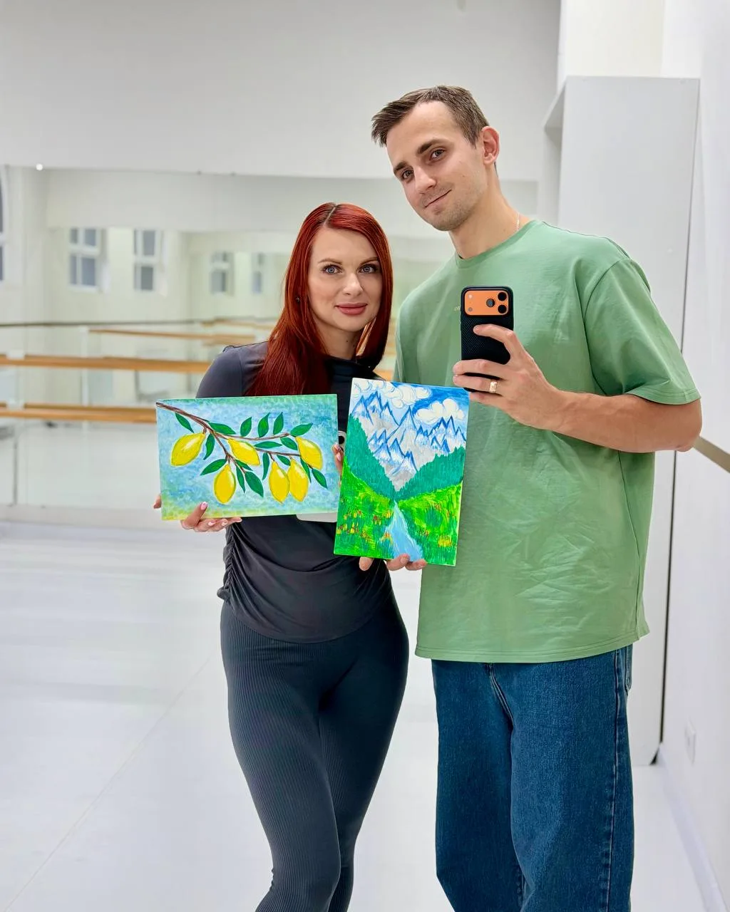Впервые сходили на совместное рисование🎨- 5 минут рисуешь свою картину, меняешься и 5 минут рисуешь