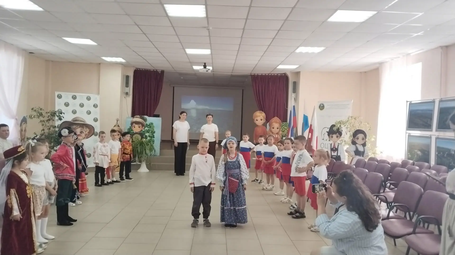 В преддверии Дня России Областной центр экологии, краеведения и туризма распахнул свои двери для зам