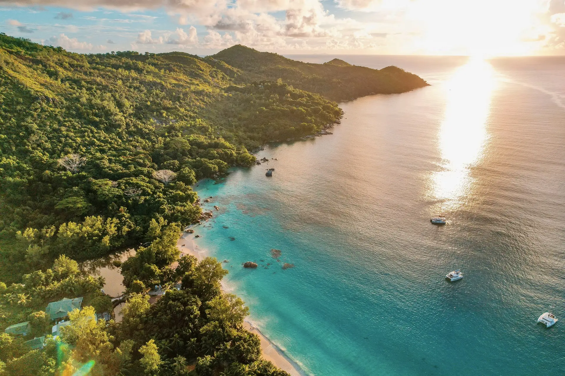 🇸🇨🌴🌊Старт полётной программы на Сейшельские острова.
 
🗺️Сейшелы — давний конкурент Мальдив. Ос
