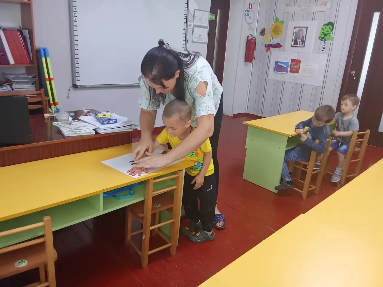 🎨 В Григорьевском ясли-саду прошло увлекательное занятие по рисованию на тему: "Дерево дружбы" 🌳✨
