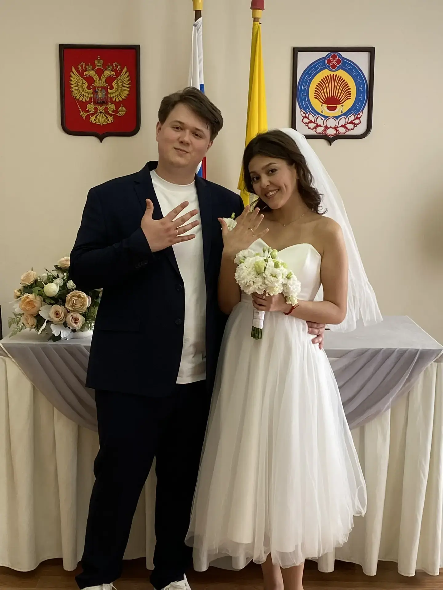 16 историй любви — одна большая страна 🇷🇺

В преддверии Дня России Отдел ЗАГС города Элисты наполн