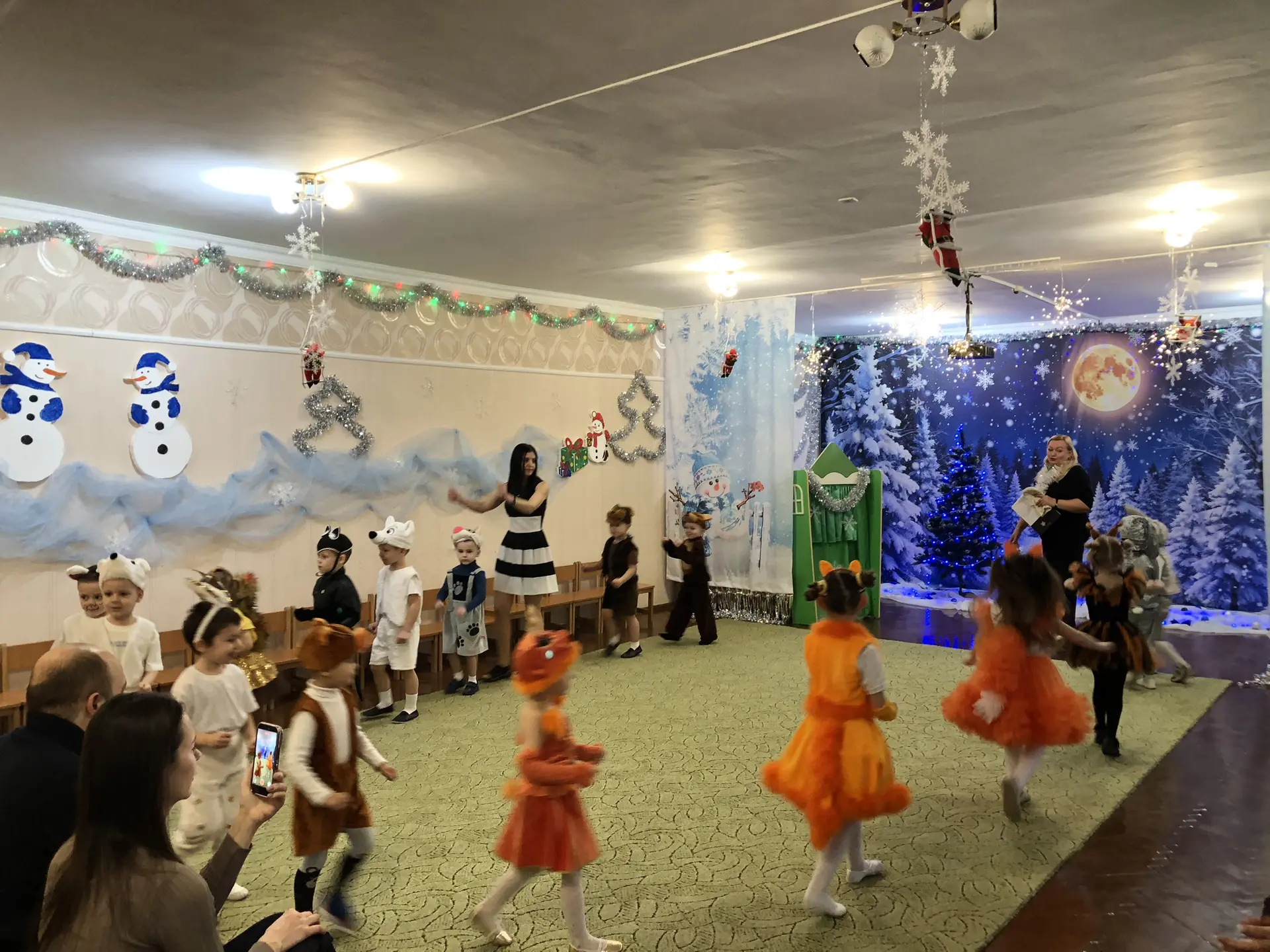 В канун 🎄Нового года в каждый детский сад приходит добрая, красивая, 💫волшебная сказка. Новогодние