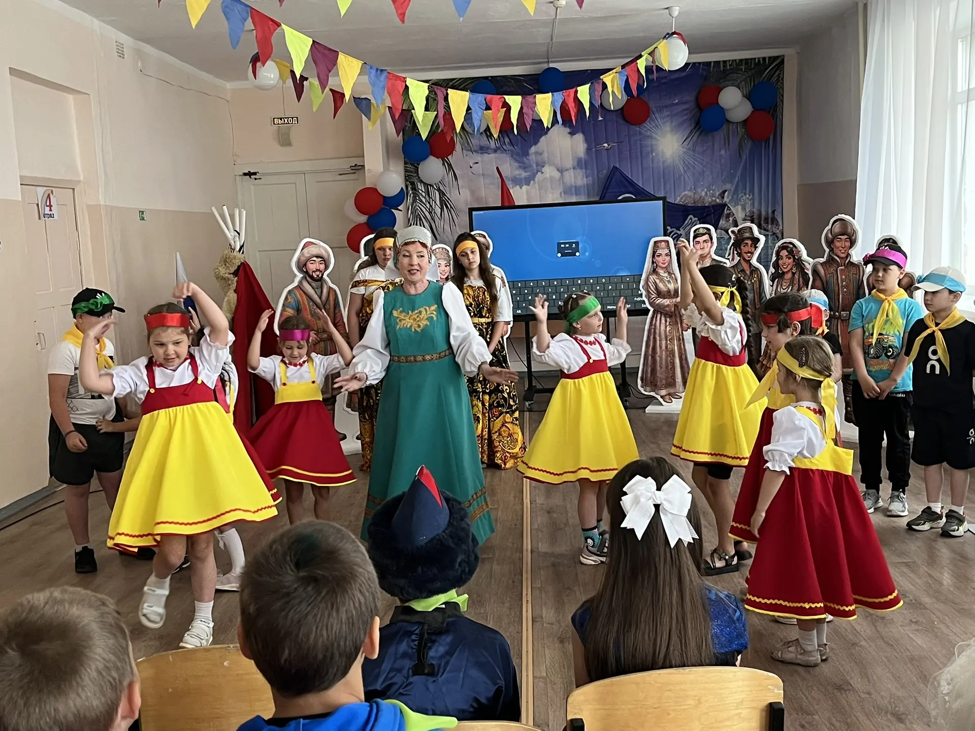 🌼ДОЛ «Жемчужинки». День 9.

🇷🇺Сегодня в нашем лагере прошел насыщенный и вдохновляющий день, посв