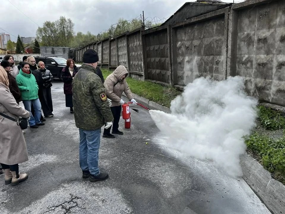 Специалисты Управления по ГОЧС и ПБ Мурманской области провели профилактическое занятие с работникам