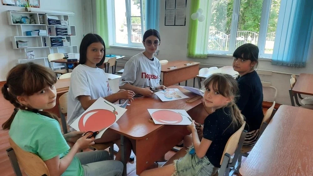 🇷🇺❤️В преддверии Дня России активисты Движения Первых Страт Эвелина, Краморенко Валерия и ребята и