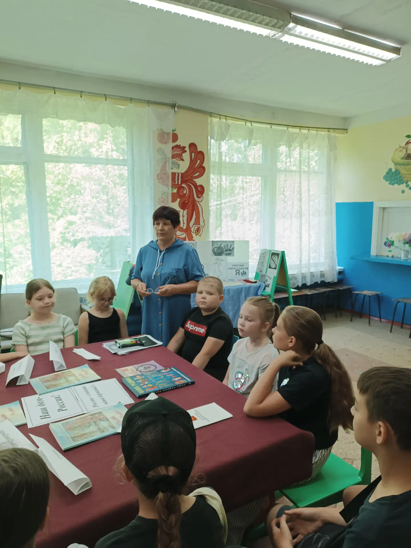 В Синеньской сельской библиотеке прошла познавательная игра «Россия – славная наша держава». Приняли