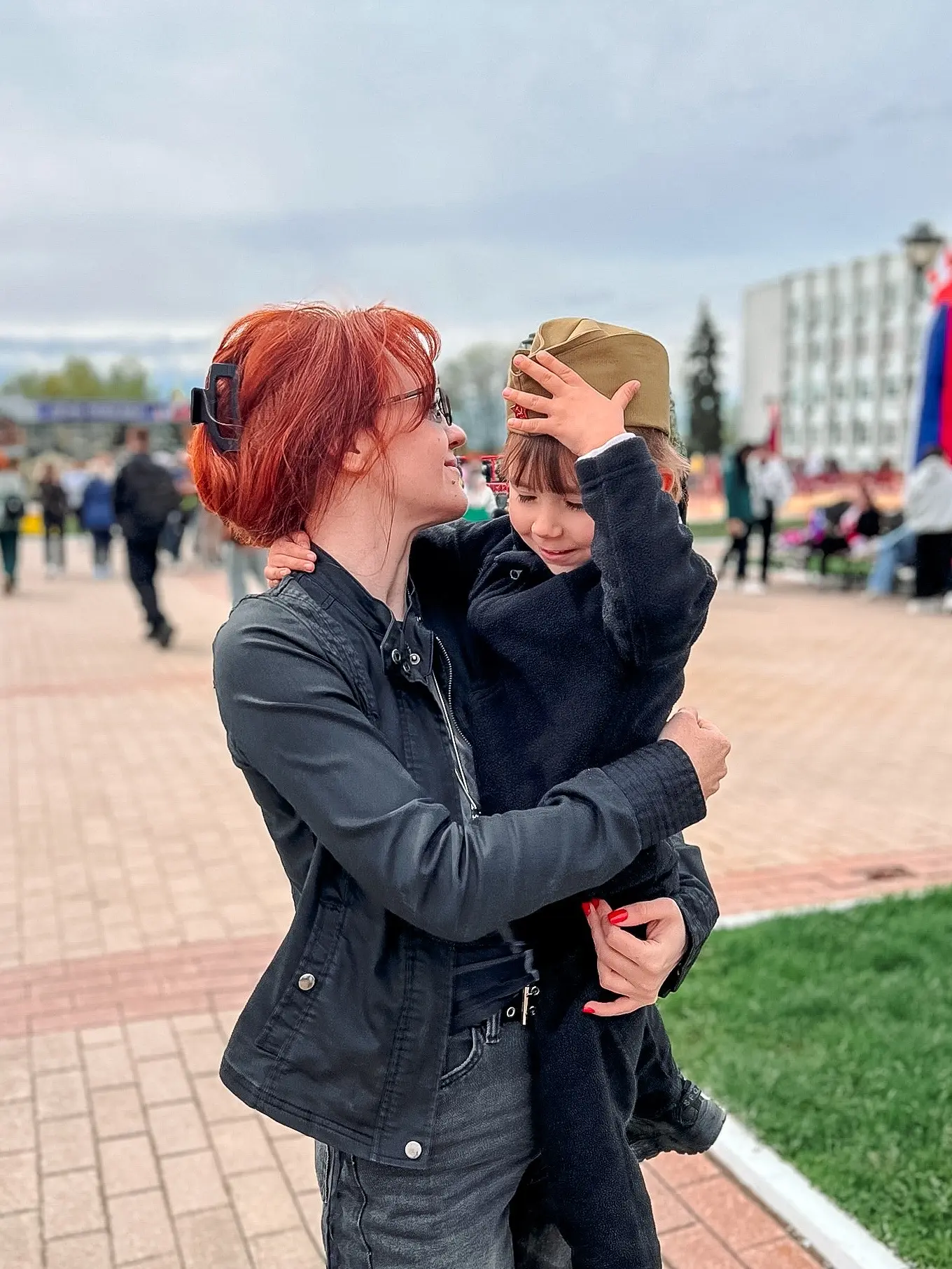 Всех с праздником ✨

Мы сегодня доехали до Сергиева Посада. 
Погуляли, отдохнули, пели песни.  

Поз
