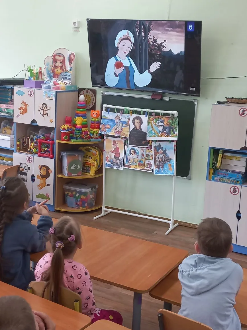 Просмотр мультфильма 
Пушкин А.С. "Сказка о мёртвой царевне и о семи богатырях"
Группа 12