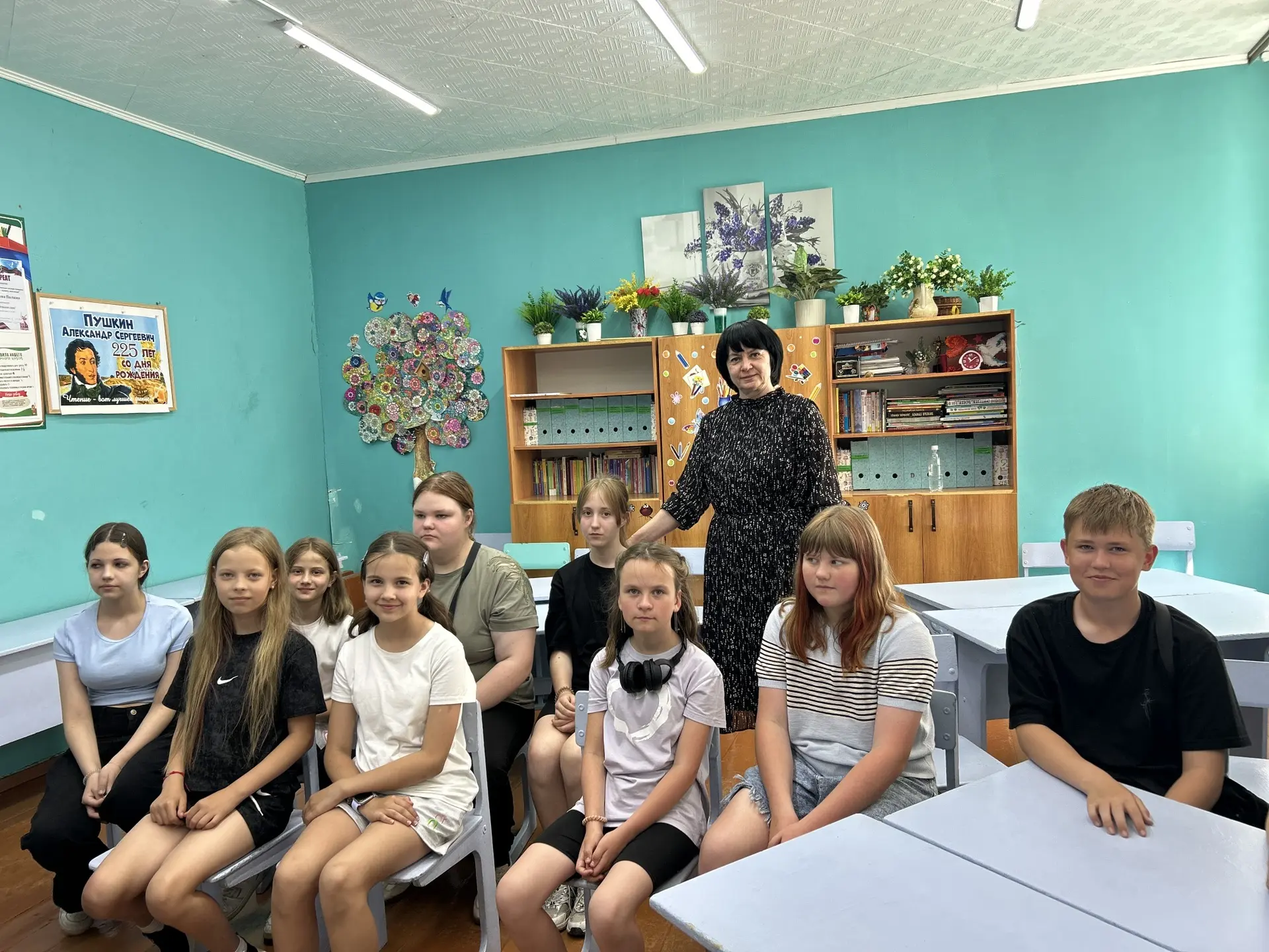 Сегодня день в лагере «Радуга» начался с  энергичной зарядки под ритмичную музыку — размяли косточки