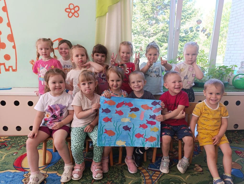 🐠 Рыбки, рыбки — где вы жили? А у нас в аквариуме!

Сегодня в младшей группе ребята познакомились с