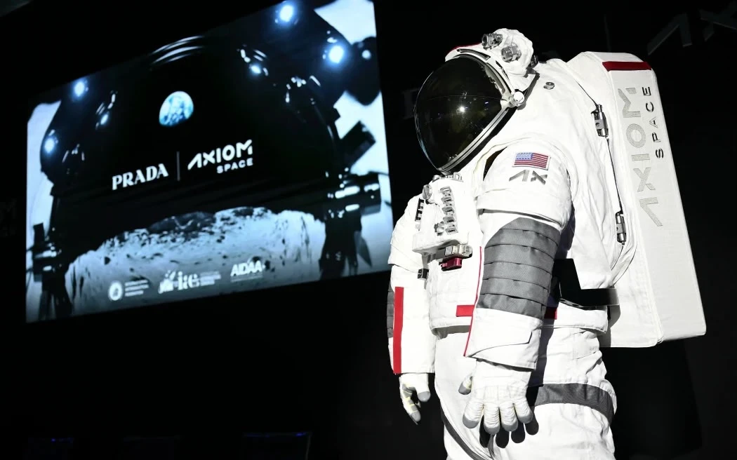 Prada теперь шьёт будущее для NASA ! Кажется , что люксу уже некуда идти дальше , но в Prada сделали