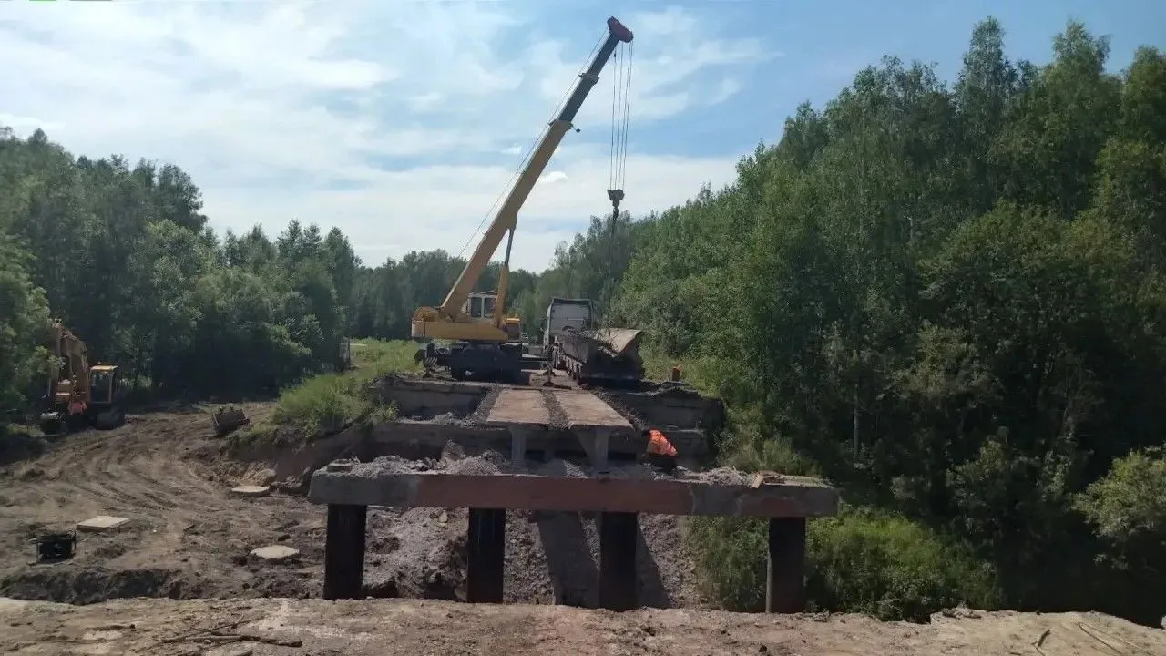 🏗 В Омской области продолжаются работы на мосту через реку Ук

Капремонт проходит на обходе села Бо