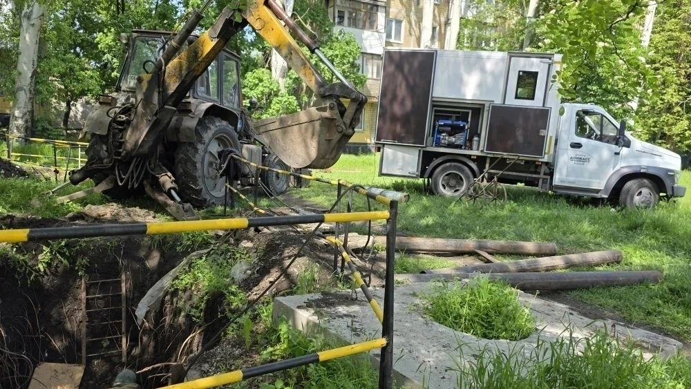 🏗️ НАДЕЖНОСТЬ В КАЖДОМ ШВЕ: ФИЛИАЛ «ДОНЕЦКТЕПЛОСЕТЬ» ОБНОВЛЯЕТ СЕТИ В КУЙБЫШЕВСКОМ РАЙОНЕ 🛠️🔥

Ле