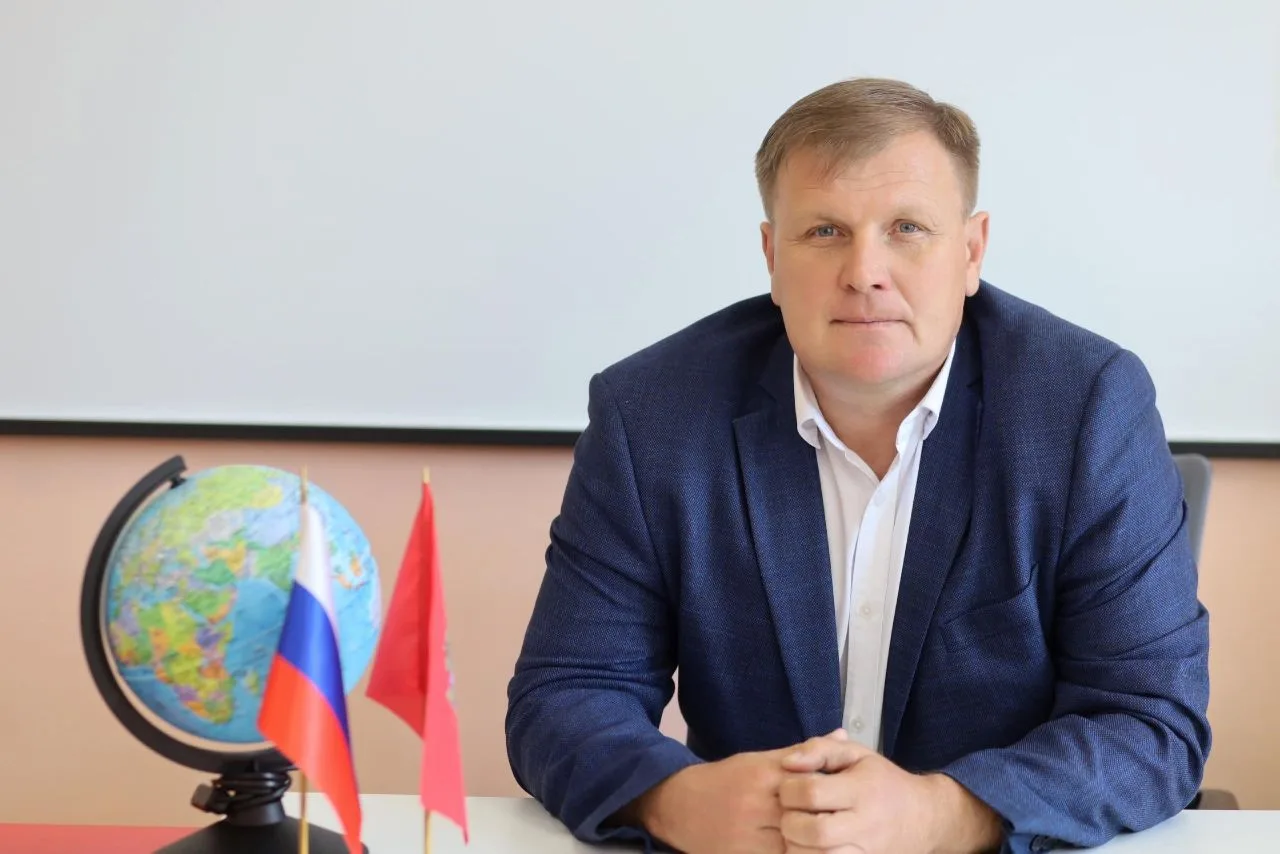 Дорогие выпускники! 
Сегодня особенный день — день, который навсегда останется в вашей памяти. После