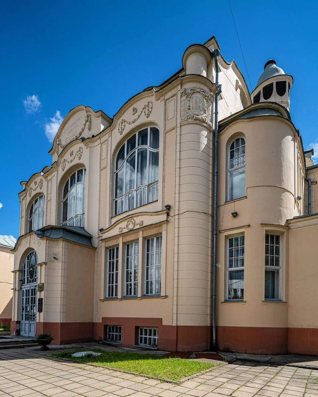 🏛 Женская гимназия
#Ногинск

📌 В 2014 году гимназия получила статус объекта культурного наследия р