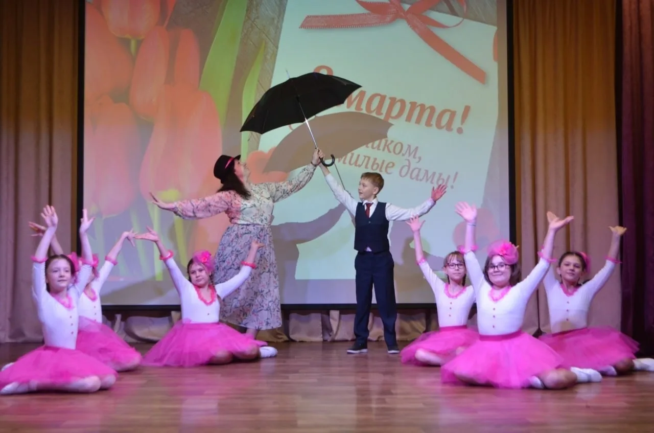 Хореография - это мир красоты движения, звуков, световых красок, костюмов, то есть мир волшебного ис