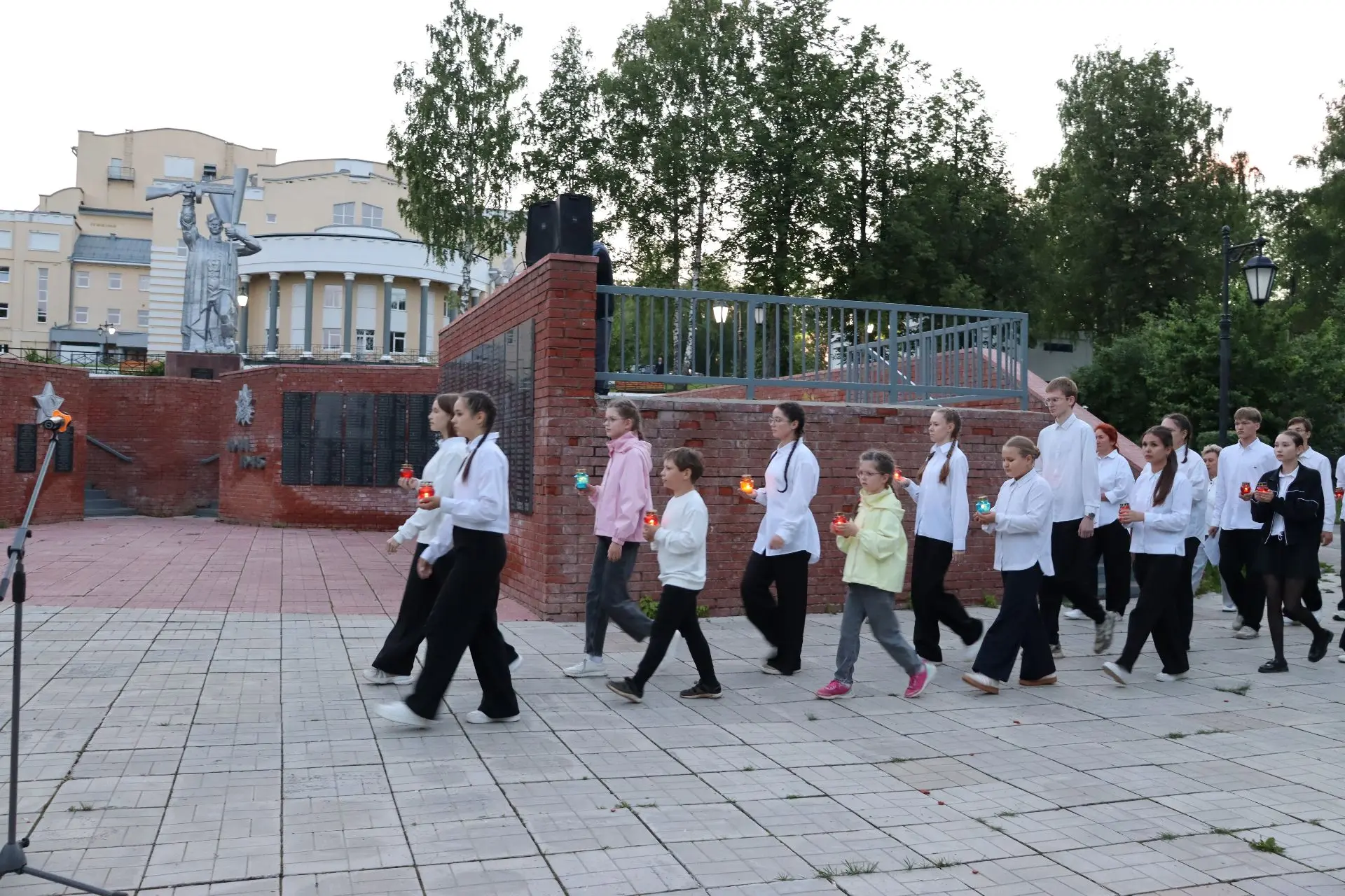 Мы помним…
Сегодня, 22 июня, в 4 часа утра на мемориале «Звездочка» прошла традиционная акция, посвя