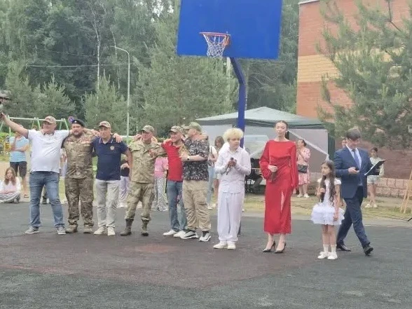 🇷🇺 На мероприятии ко Дню России в микрорайоне Новое Бисерово выступили Виноградов Сергей, Салихова