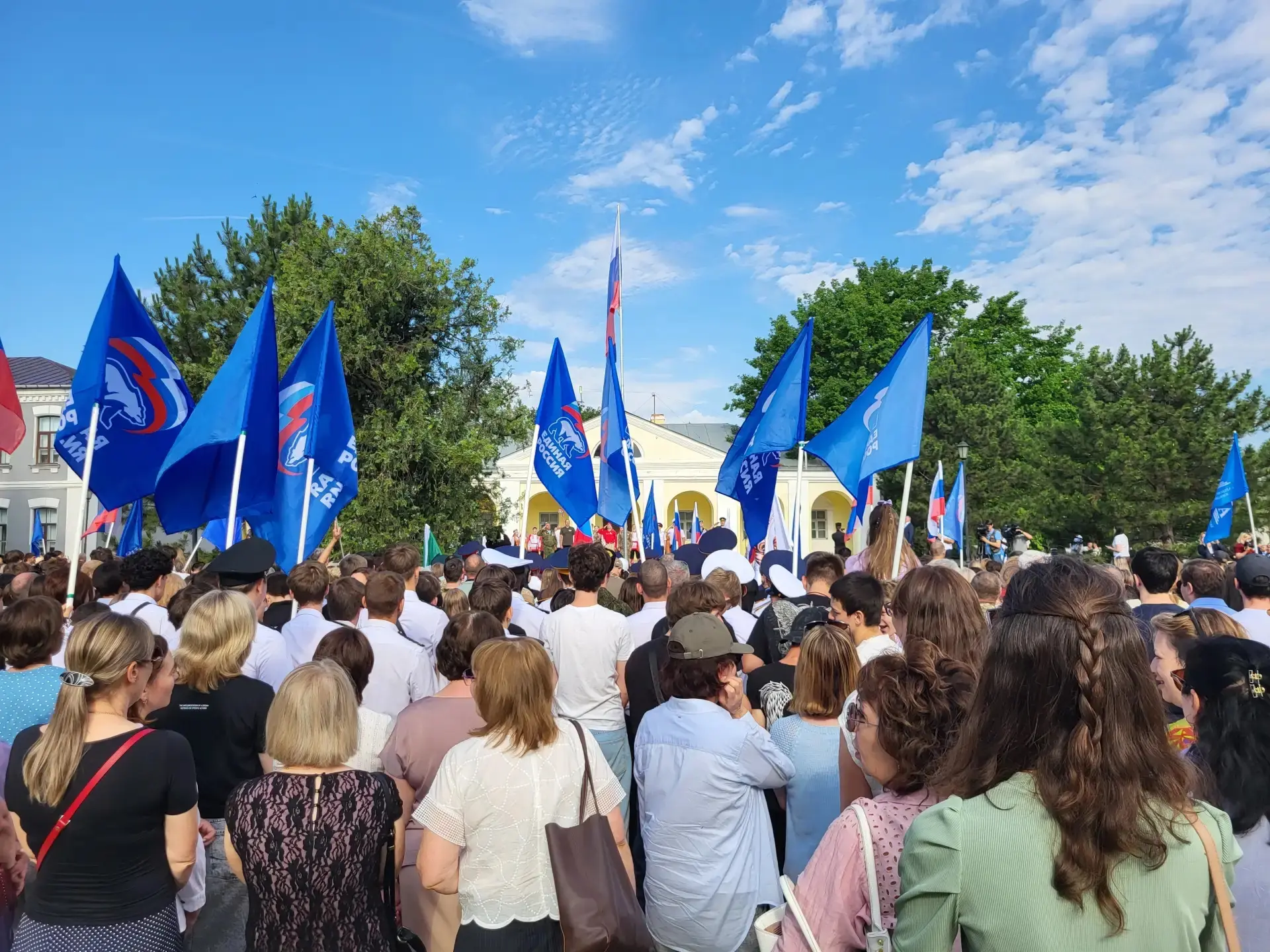 День России в Кремле 🇷🇺

Студенты и сотрудники АКВТ приняли участие в областных праздничных меропр