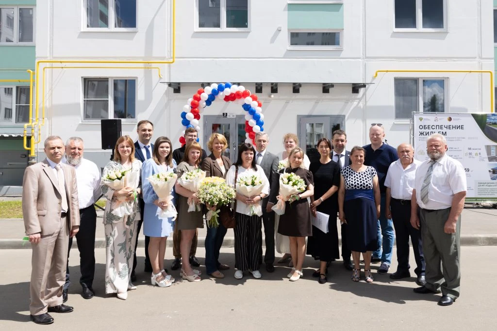🔐Профессорско-преподавательскому составу Смоленской ГСХА вручили ключи от квартир!

С прошлого года