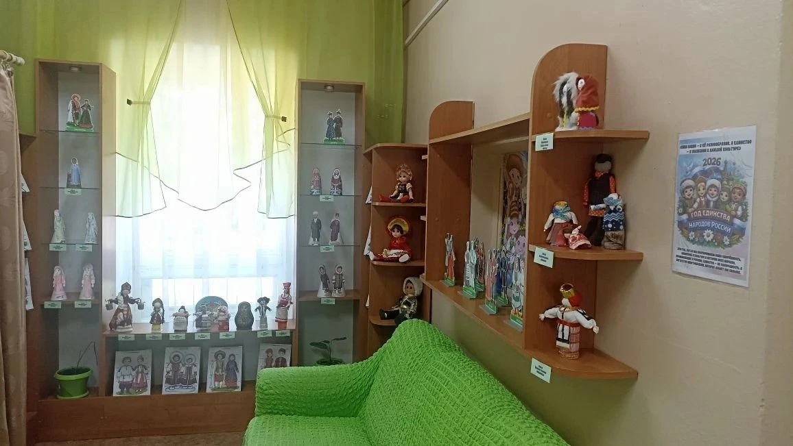 🇷🇺Наше единство в творчестве: открываем выставку кукол!🎨 В нашем выставочном зале начала работу з