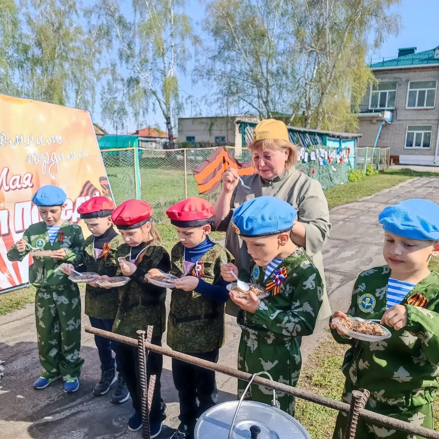 🎉 7 мая в детском саду «Колосок» прошёл торжественный дошкольный парад, посвящённый великой Победе 