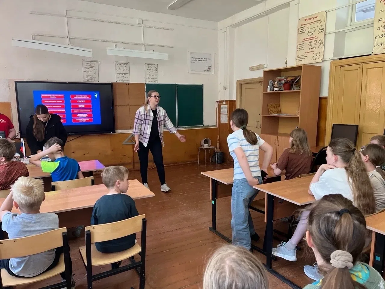 6 июня в нашем лагере прошёл «День Первых»! 🚀✨

День начался с традиционного построения, затем ребя