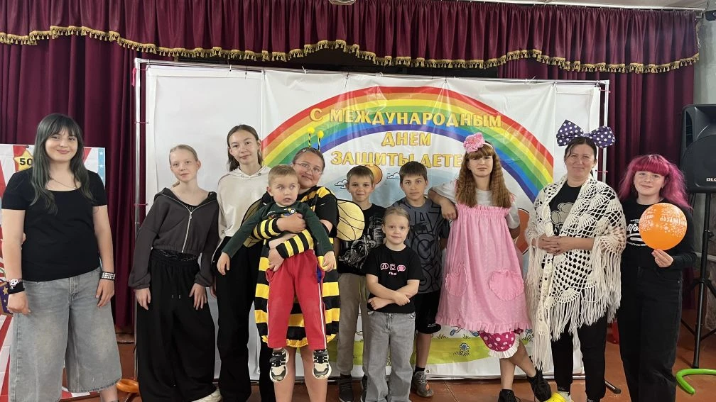 «Радуга детства» озарила Парамонвский сельский клуб! ✨В преддверии Дня защиты детей для ребят устрои