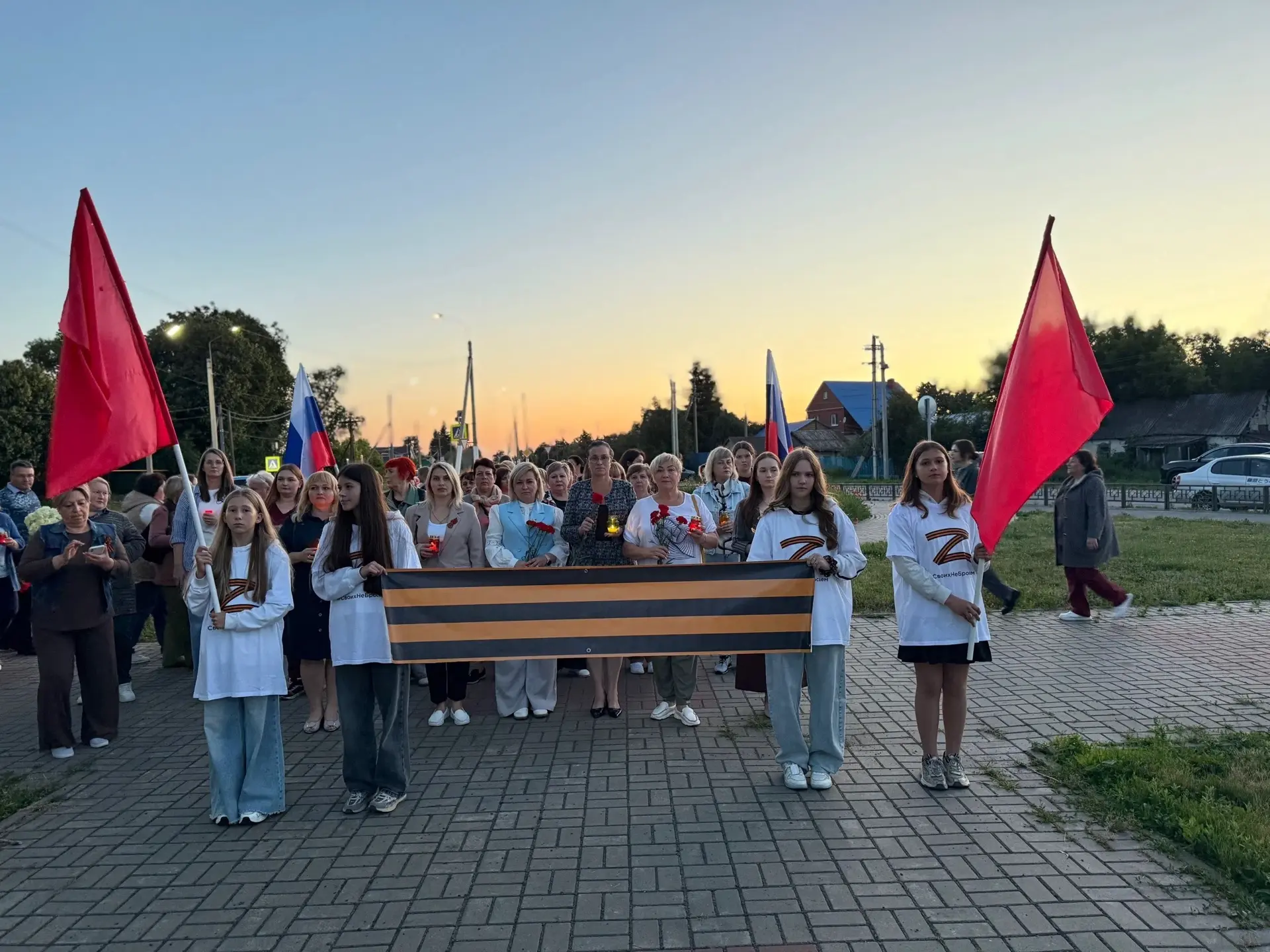 🕊️ Сегодня, накануне Дня памяти и скорби, учащиеся, учителя, сотрудники нашей гимназии вместе с жит