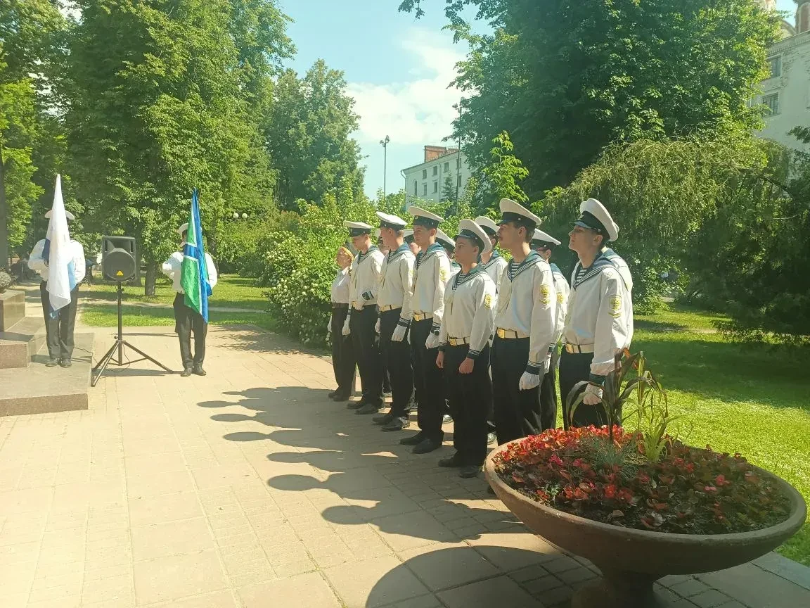 Курсанты колледжа АВТ почтили память Петра I на "Торжественном сборе".

9 июня 2026 года в Москве, н