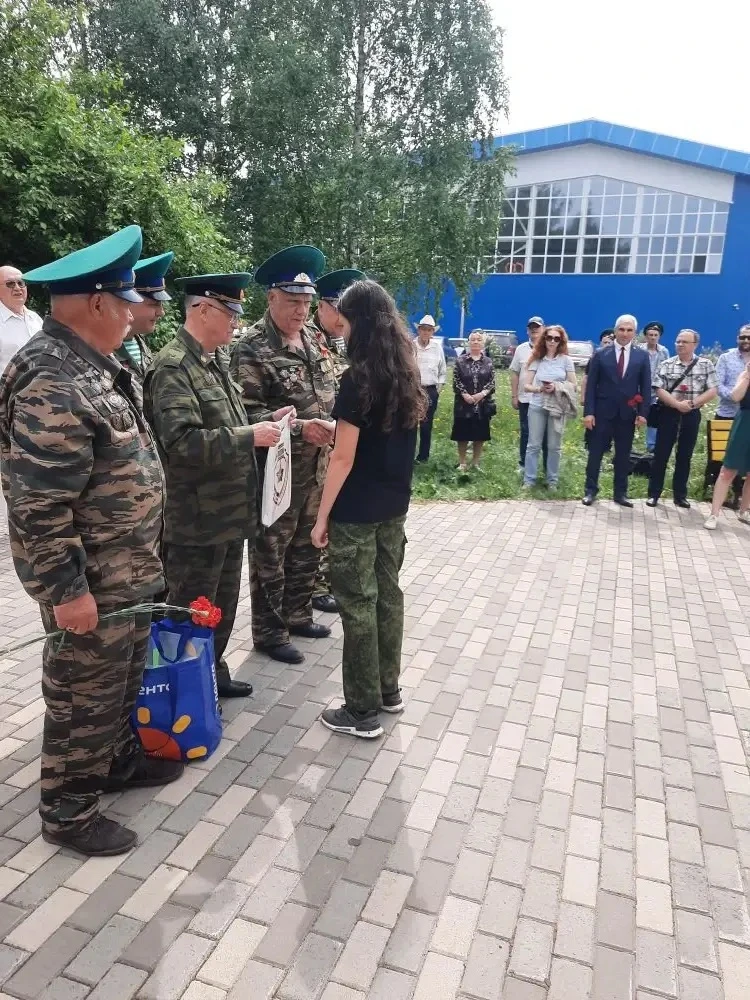 28 мая 2026 года, в День пограничника, представительница ВПО «Факел» Чудинова Милада из школы № 69 с