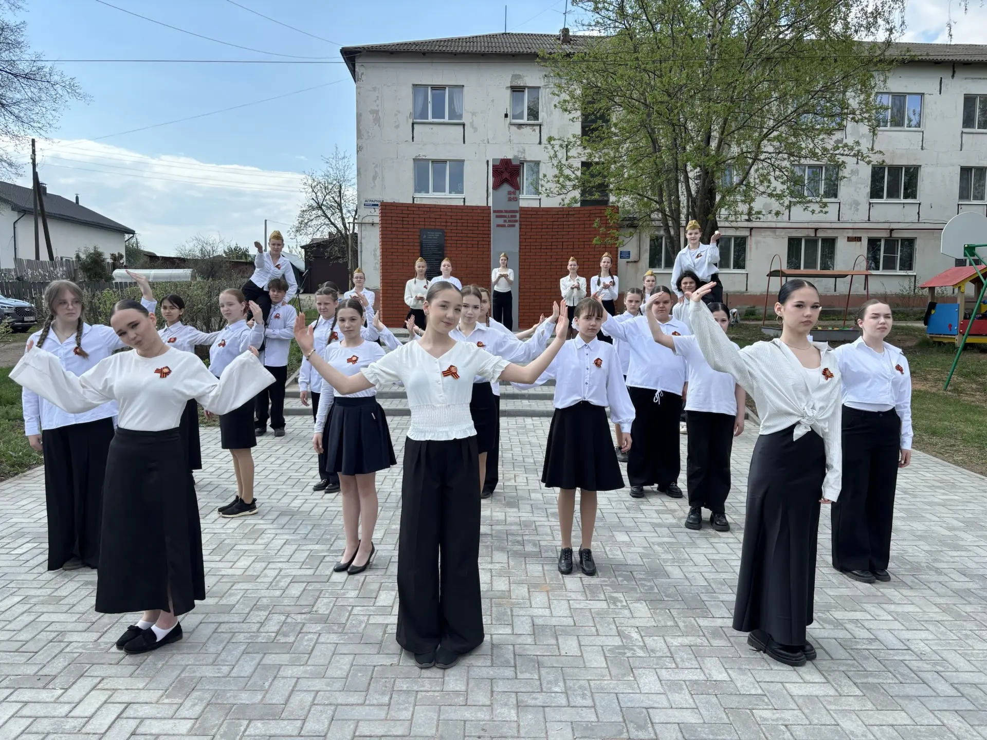 🕊 Торжественный митинг: благодарность сквозь годы!

🕯️В преддверии Дня Победы у мемориала «Солдату